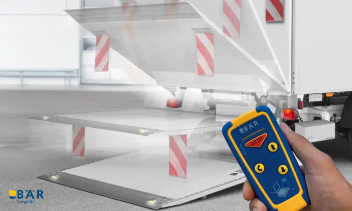 Funkbedienung Bar SmartControl Basic vor Öffnungssequenzen eines Bär Ladebordwand